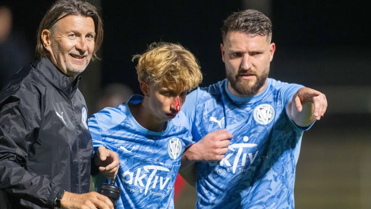 Brandenburgliga 2026/27: Union Fürstenwalde - Viktoria Potsdam: Fußball, Herren, Saison 2026/2027, Brandenburgliga (5. Spieltag), FSV Union Fürstenwalde - SV Viktoria Potsdam, v. l. Verletzung Lennard Lämmerhirt (Viktoria Potsdam), Tom Nattermann (Viktoria Potsdam), 29.09.2026, Foto: Matthias Koch