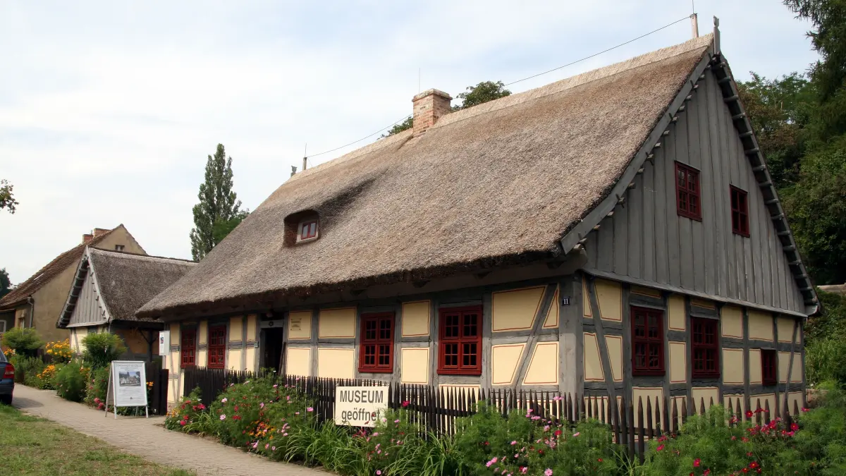 Strohhaus Neuzelle 2010: Neuzelle (Oder-Spree). Museum Strohhaus Neuzelle.teil. Foto vom 12.08.2010. Fotograf: Frank Groneberg