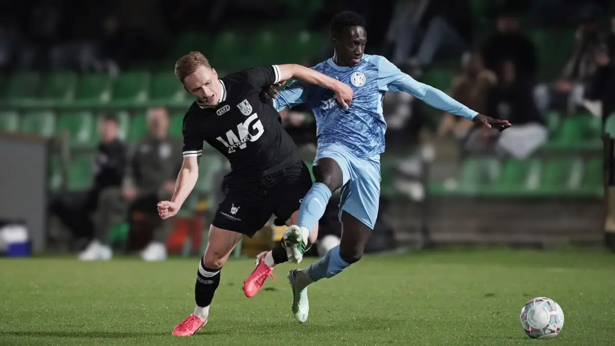 Fussball : Fürstenwalde, Fussball Brandenburgliga, Union Fürstenwalde - Viktoria Potsdam, Kamil Pawel Stondzik gegen Alieu Badra Fatty
29.09.2026
FOTO BENK