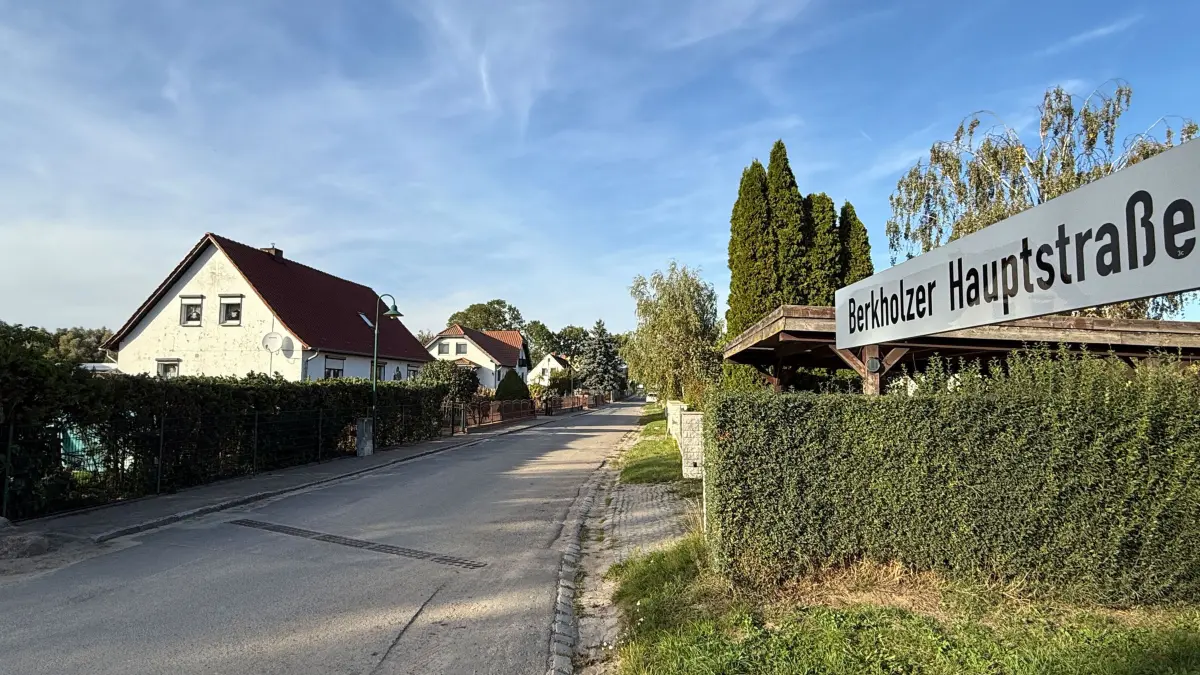 Straßenbau: Die Berkholzer Hauptstraße steht vor einer Vollsperrung. Bis Anfang November soll sie eine Asphaltdeckschicht erhalten.