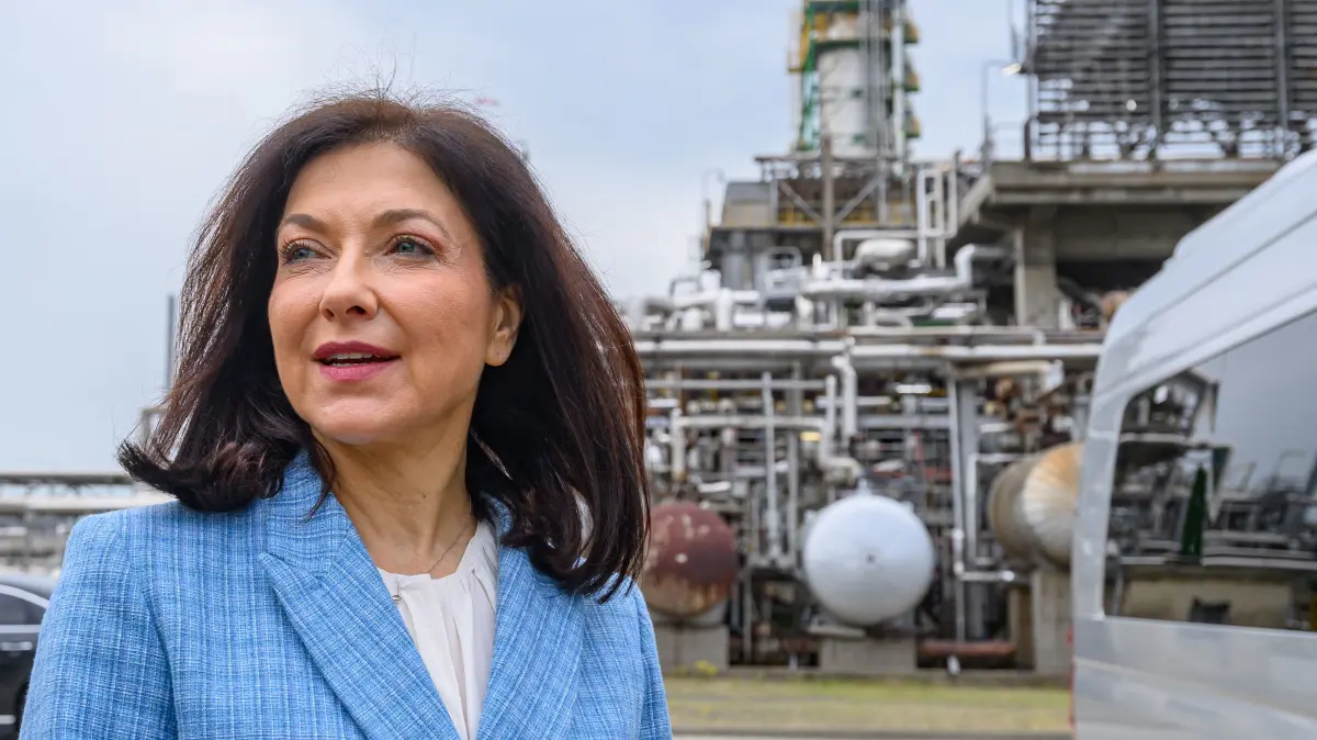 FILES-GERMANY-ENERGY-POLITICS: (FILES) German Economy and Energy Minister Katherina Reiche visits the PCK Schwedt oil refinery in Schwedt, northeastern Germany, on May 11, 2026. The German government on September 30, 2026 ordered a state-owned company to boost gas reserves as worries mount about low storage levels ahead of winter, citing "geopolitical risks" amid the Iran war. European gas prices surged to a three-year high earlier in September 2026, with the Middle East conflict and near-total closure of the Strait of Hormuz disrupting global energy markets. The continent, which relies heavily on energy imports, has greatly diversified its supplies since Russian gas deliveries collapsed following Russia's 2022 full-scale invasion of Ukraine. (Photo by Patrick Pleul / POOL / AFP)