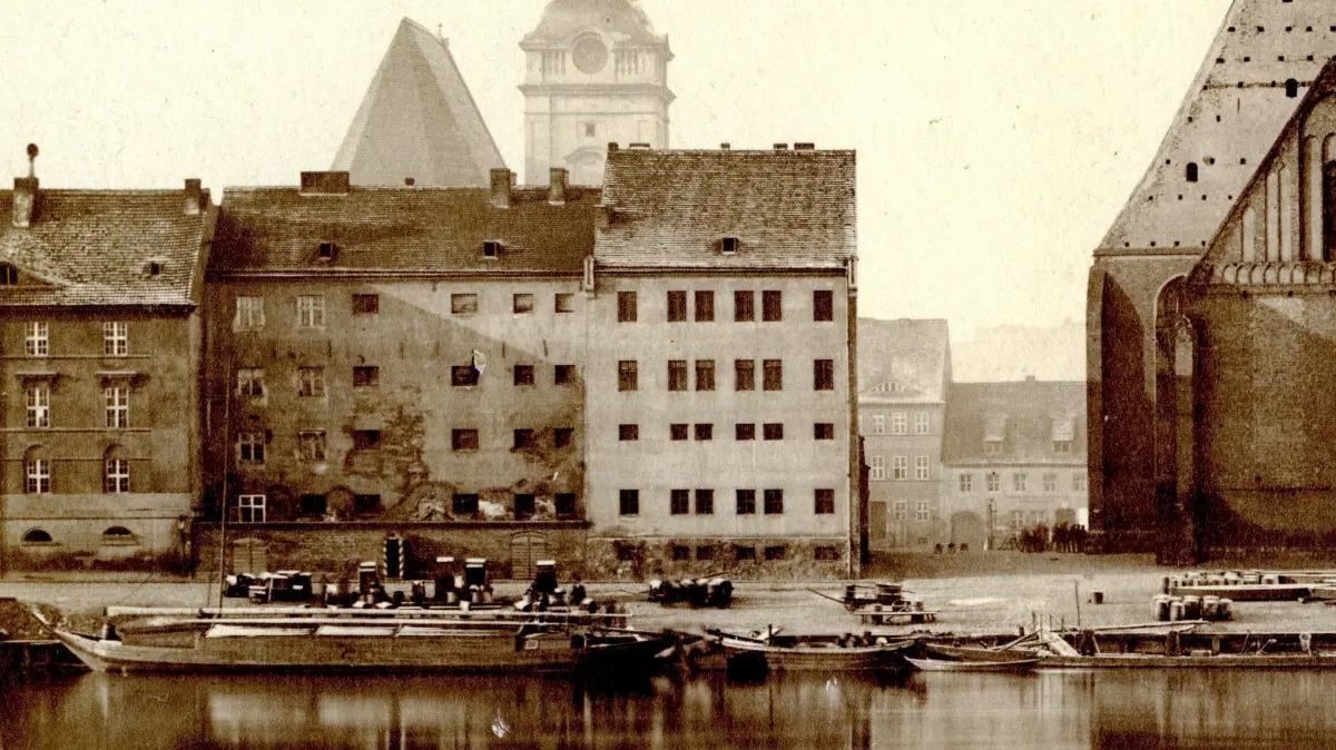 Das Gerichtsgefängnis von der Oderseite um 1867 gesehen. Foto: L. Gothe