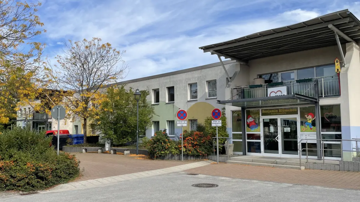 In die Räume der „Benjamin Blümchen“-Kita in Beeskow kommt viel Bewegung. Die Kita zieht um und erhält einen neuen Namen. Nun wird darüber diskutiert, was mit den leerstehenden Flächen geschehen soll.