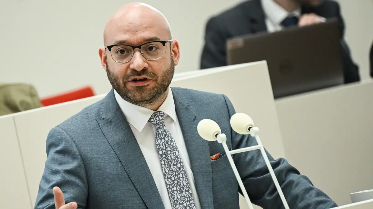 René Wilke (SPD), Brandenburgs Minister für Arbeit, Soziales, Gesundheit und gesellschaftlichen Zusammenhalt, geht von einer weiteren Zuspitzung bei der hausärztlichen Versorgung in Brandenburg aus. (Archivbild)