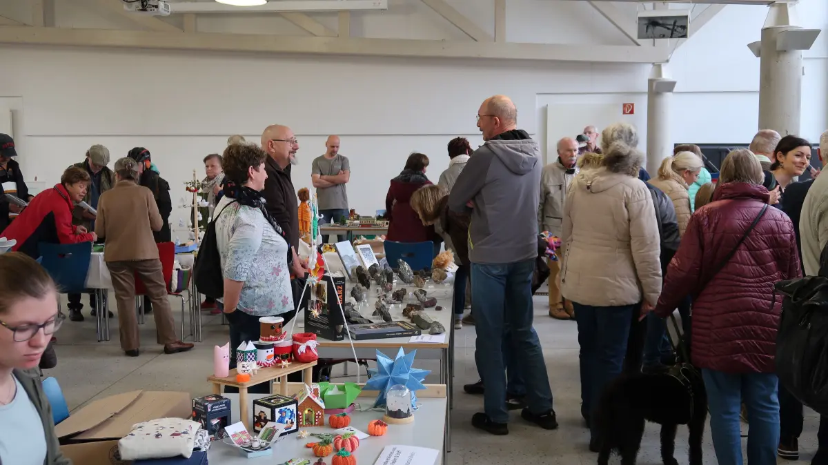 Der erste Sonntagnachmittag im November 2025 gehörte bereits zum 8. Mal den Ausstellern aus Panketal und Umgebung, die ihr Hobby bei der Messe "Faszination Hobby Panketal" in der Mensa der Gesamtschule vorstellten.
