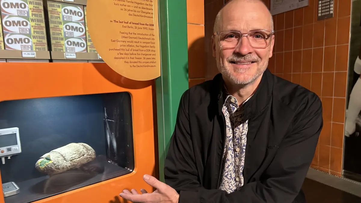 Michael Hagedorn aus Berlin hat ein DDR-Brot wenige Tage vor der Währungsunion gekauft und bis heute aufbewahrt - wie das möglich war.