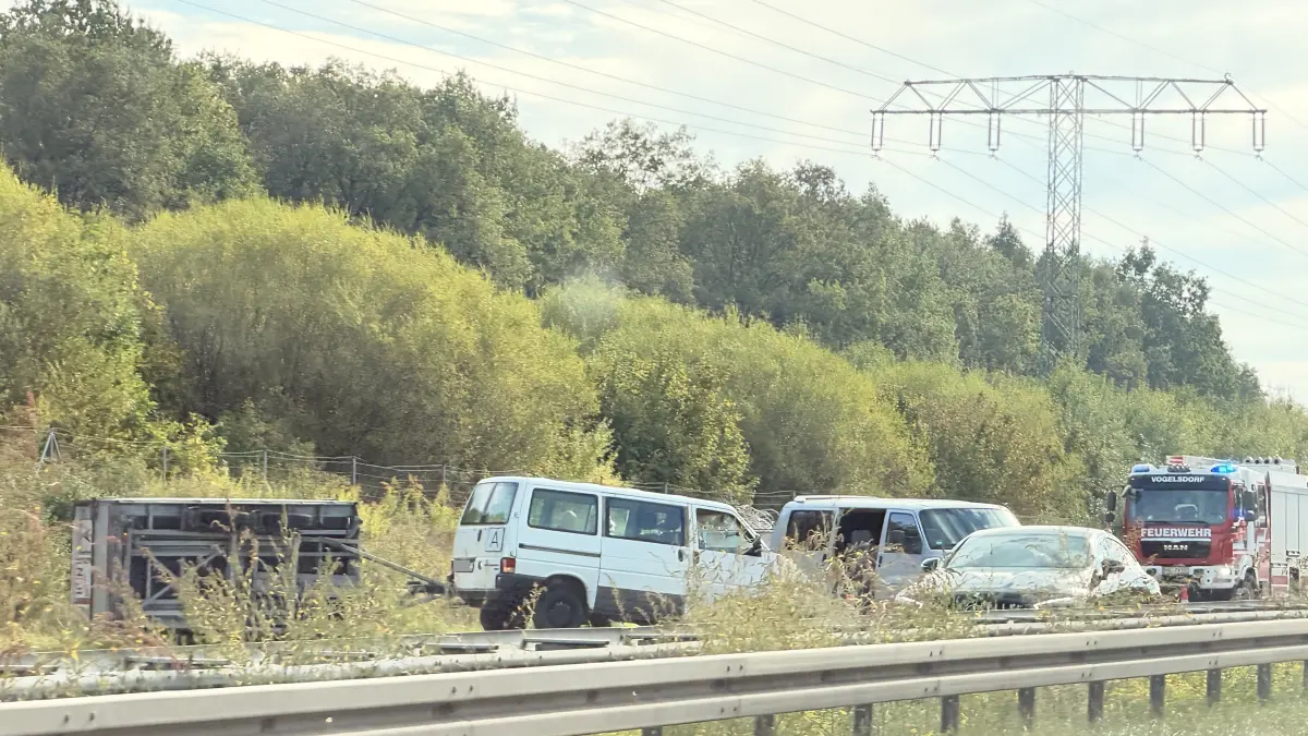 Stau auf der Autobahn A10 am Donnerstagvormittag: Zwischen den Anschlussstellen Hellersdorf und Marzahn kam es gleich zwei mal zu Unfällen.