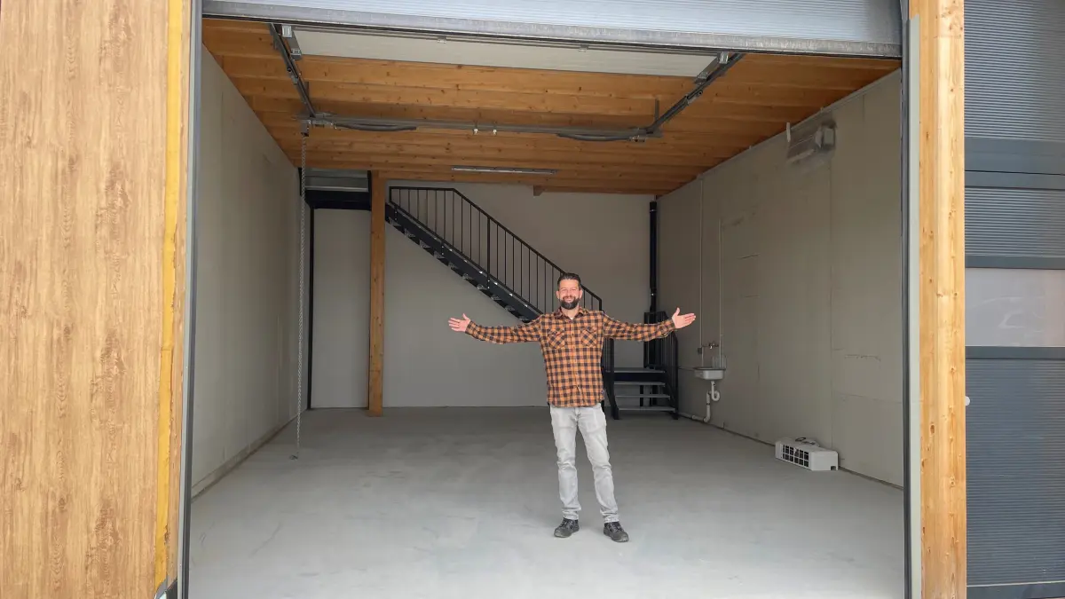 Unten Garage und Lager, oben Büro: Solche Gewerbeeinheiten hat Torsten Burow in Fürstenwalde bereits errichtet, es sollen insgesamt 36 werden.