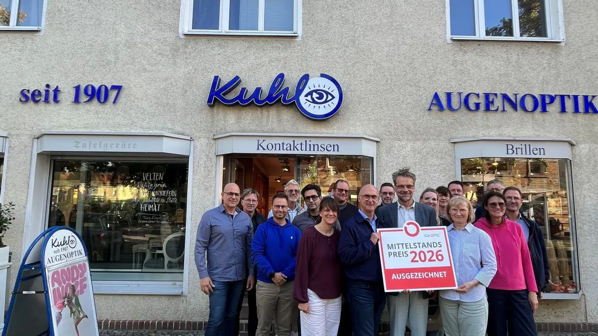 Die Auszeichnung mit dem Mittelstandspreis der IGA OPTIC eG erhielt Kuhl Augenoptik am 21. September in Velten überreicht.