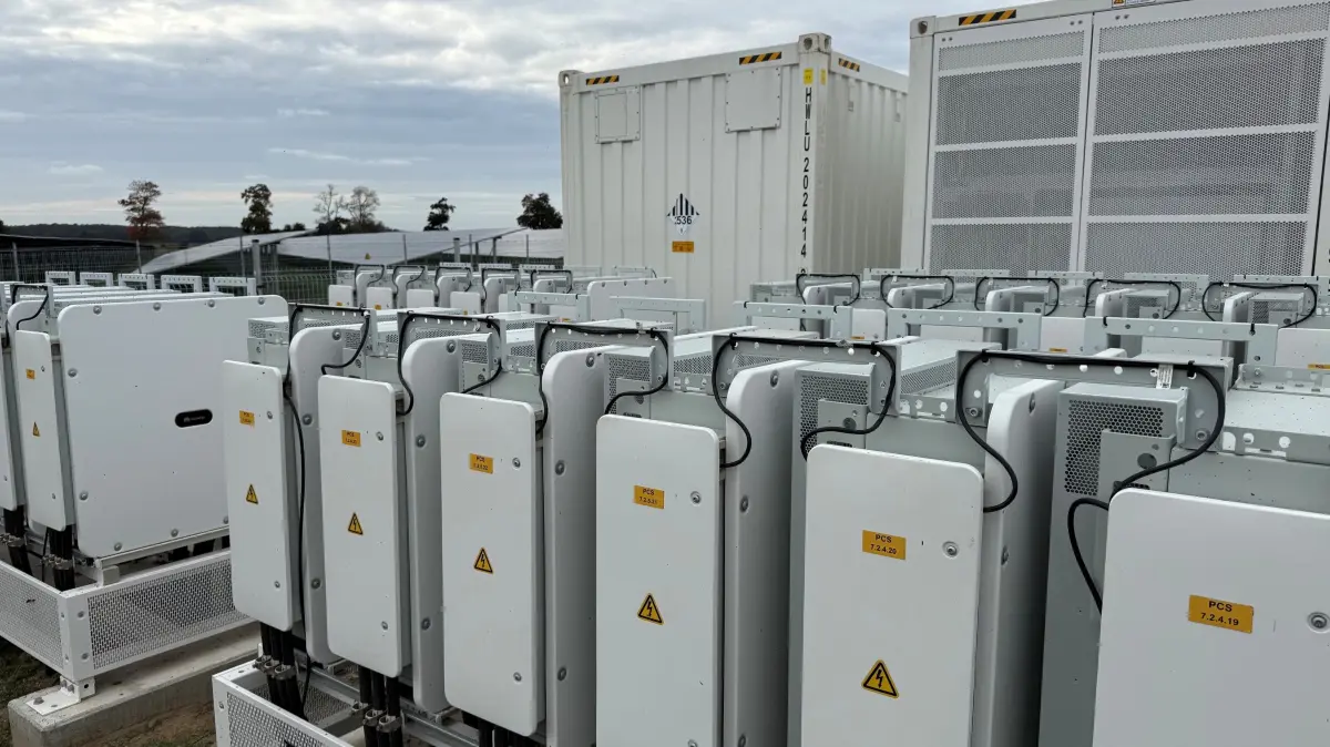 Batteriespeicher am Solarpark Löwenberg-Süd