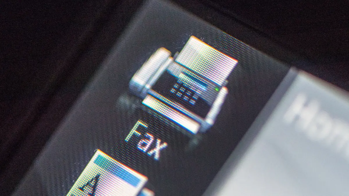Kaum ein Gerät schreit mehr nach veralteter Technik, als das Faxgerät. Gleichzeitig ist es aus deutschen Behörden nicht wegzudenken. Woran liegt das, und wie viele Faxgeräte hat Frankfurt (Oder) noch?