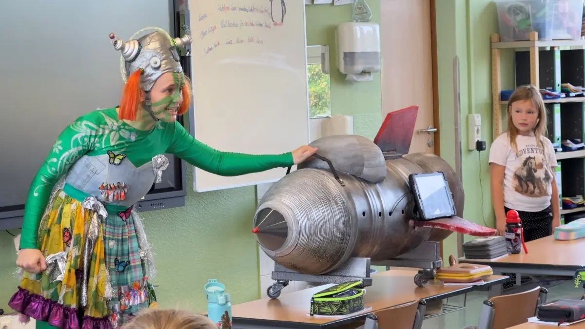 Katharina Apitz als Xeta vom Mars