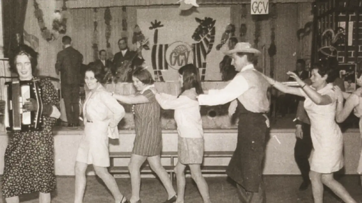 Zu DDR-Zeiten wurde im Kulturhaus hinter der Milchbar in Grünheide gefeiert. Warum um 22 Uhr Schluss war und wie Zeitzeugen sich an die Feten erinnern.