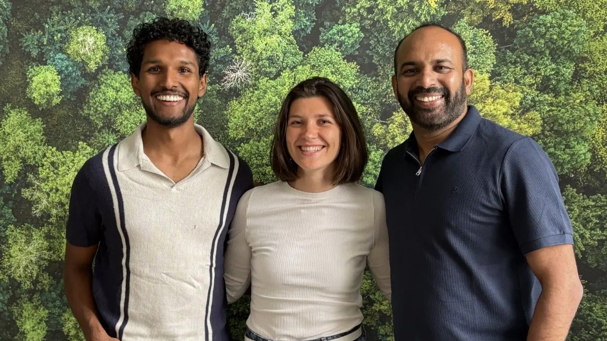 Das Team hinter "tara": Stela Bergan (Mitte) gründete die Firma zusammen mit Kabilan Thavachelvan (li), Gobinath Murugaiah (re) kümmert sich als Technologie-Führungskraft um Produkt und Technik.