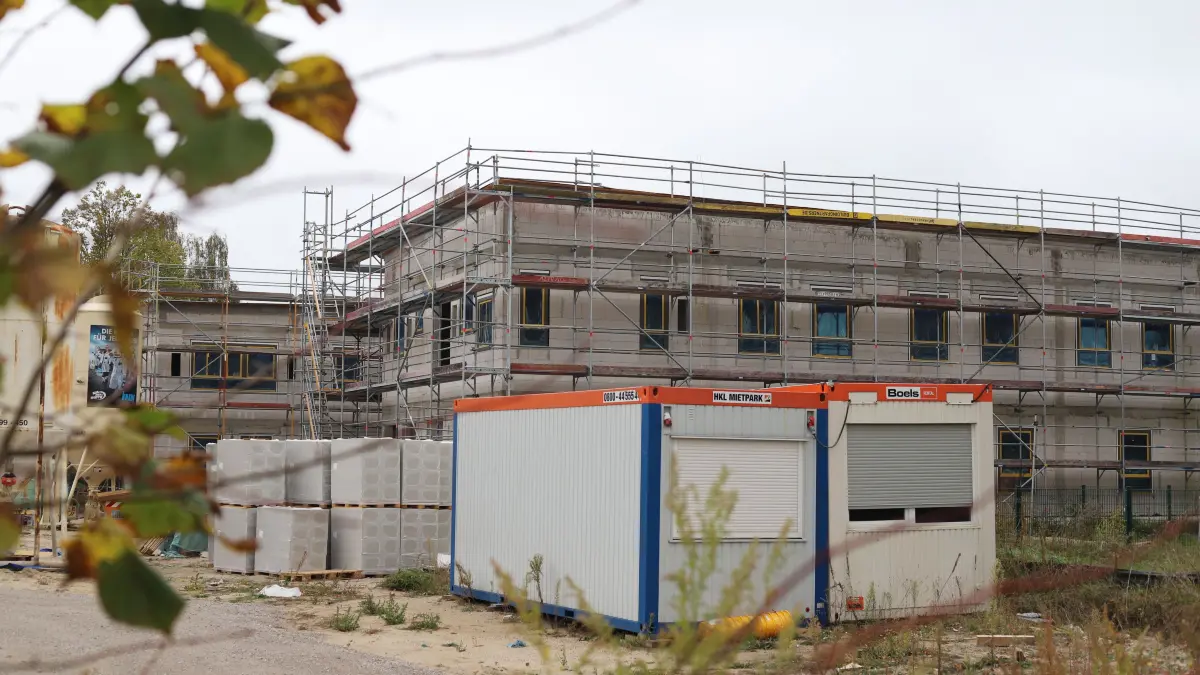 Der Neubau des Rathauses vom Amt Odervorland. Die Verwaltung muss Pläne für Eröffnung und Kosten noch einmal korrigieren.