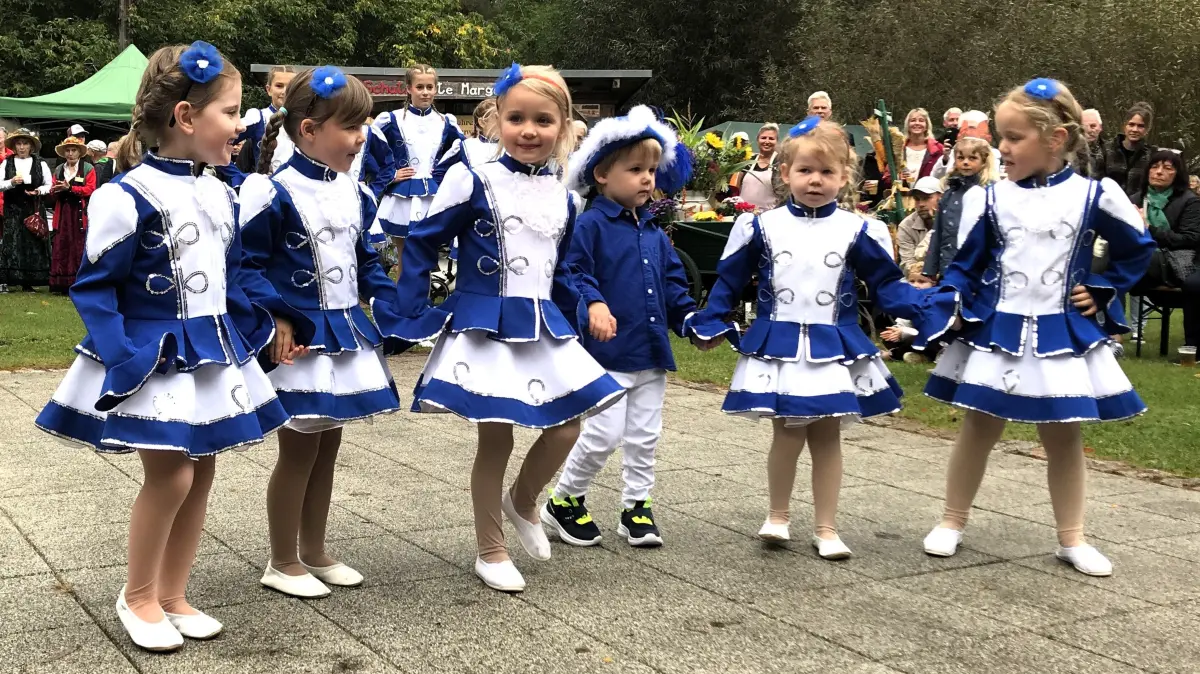 Groß Lindow. 17. Köhlerfest des Kienstubbenvereins am 03.10.2026. Im Bild: Kinder- und Jugendgarde des „Karnevalsklub Groß Lindow 1975“. Foto: Frank Groneberg