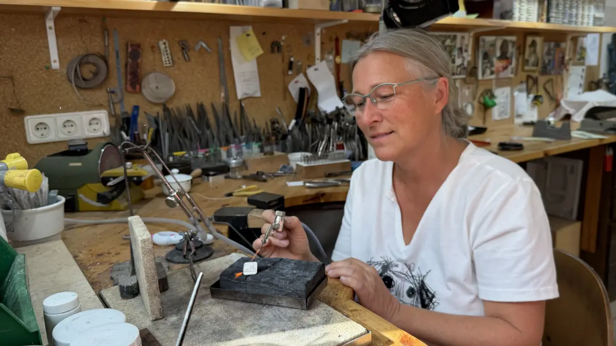 Anett Stephan in ihrer Werkstatt