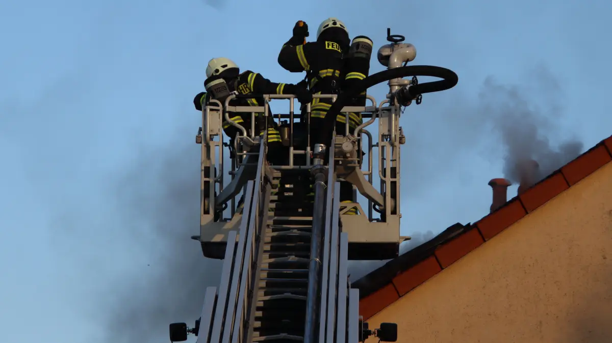 Brand Einfamilienhaus Schwanebeck Panketal Feuerwehr Einsatz
