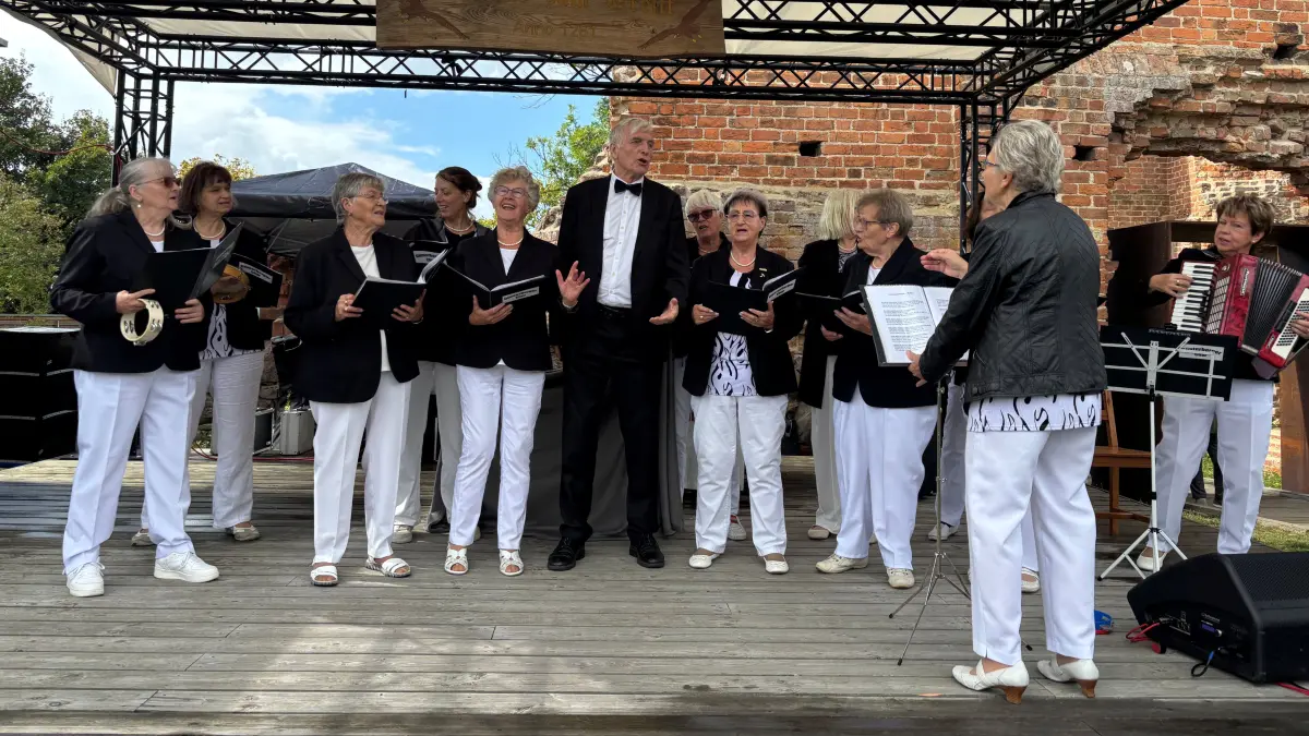 Der Günterberger Chor sorgt für mitreißende Stimmung, wo immer er auch auftritt. Am Sonntag lädt er zum offenen Singen ein. Jeder, der selbst gern singt, kann mit einstimmen und einen großen gemeinsamen Chor bilden.