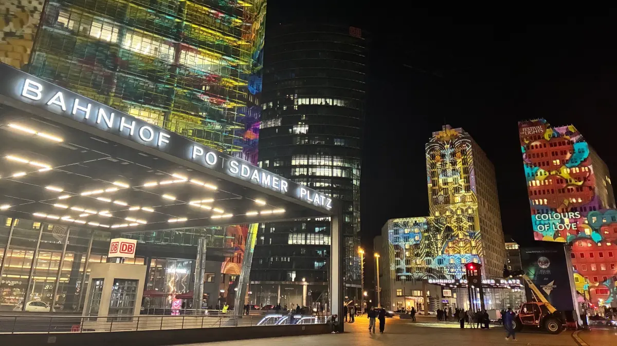 Lichtprobe für das Festival of Lights am Potsdamer Platz 2026.