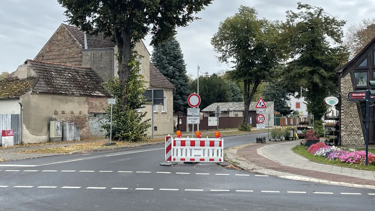 Die voraussichtlich für Ende September 2026 in Aussicht gestellte Freigabe der L 412 zwischen Storkow und Reichenwalde verschiebt sich auf Ende Oktober. Den Grund der Verzögerungen erklärt der zuständige Landesbetrieb Straßenwesen.