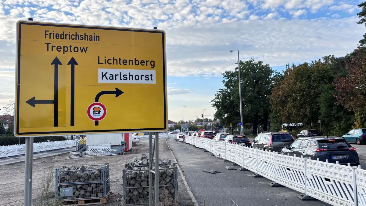 Stau-Falle in Köpenick-Oberschöneweide An der Wuhlheide: Bis dahin brauchen Auto-Fahrer noch ein bisschen Geduld.
