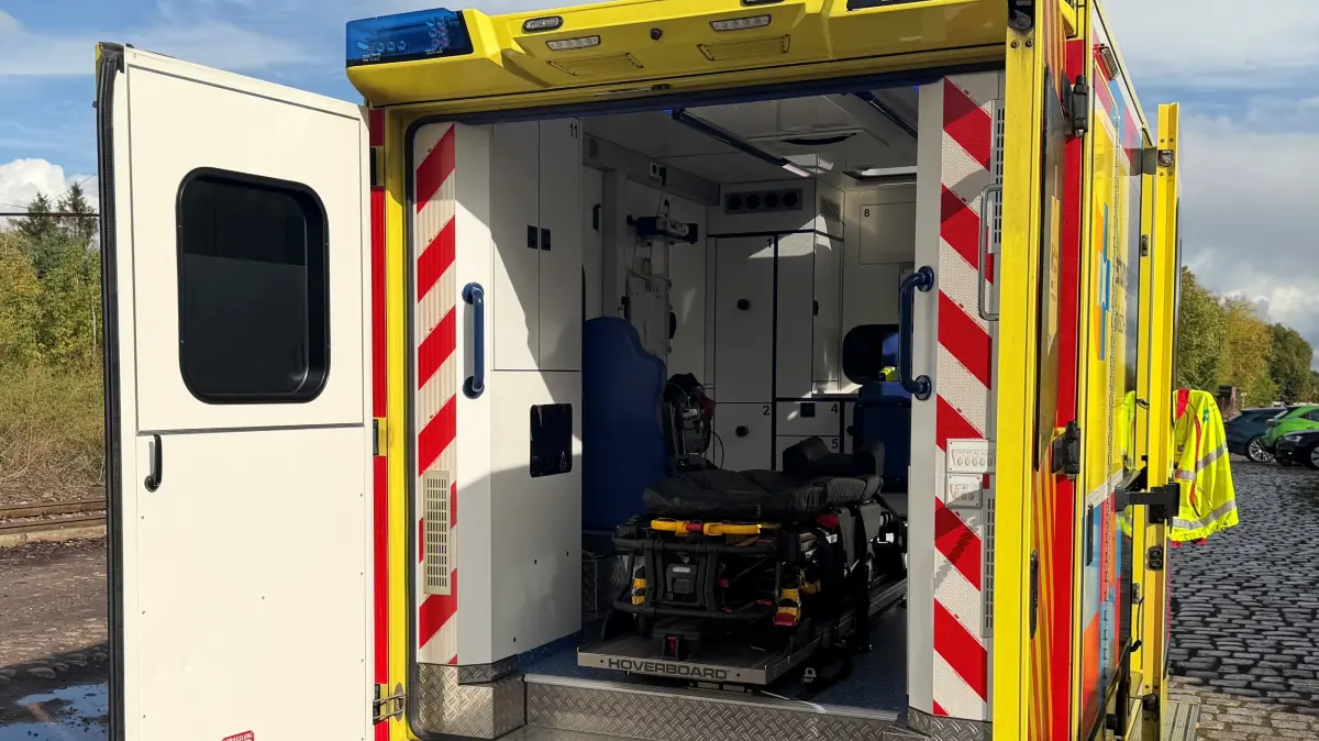 Blick in einen Rettungswagen des Rettungsdienstes Märkisch-Oderland. Ob Patienten für einen Einsatz selbst zahlen müssen, hängt davon ab, warum kein Transport ins Krankenhaus stattfindet.
