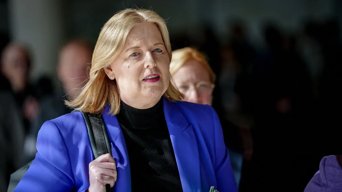 Bundestagsfraktionen - SPD: Bärbel Bas (SPD), Bundesministerin für Arbeit und Soziales und SPD-Parteivorsitzende, kommt zur Sitzung ihrer Bundestagsfraktion. (zu dpa: «Bas tritt als Parteichefin und Ministerin zurück»)