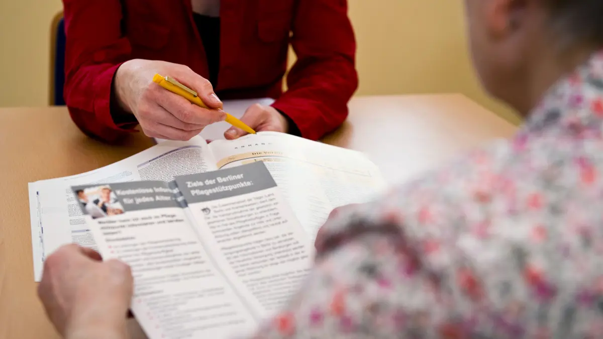 Orientierung im Dschungel der Pflegeleistungen: Nach einer Beratung haben Pflegebedürftige und ihre Angehörigen mehr Klarheit.