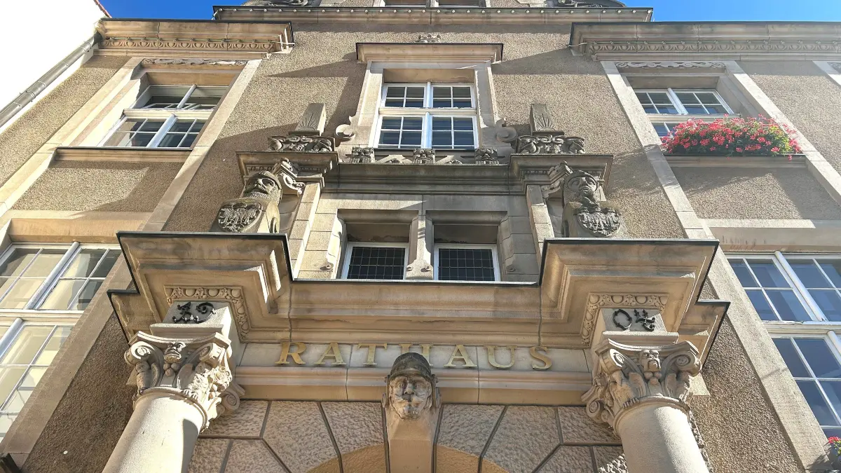 Rathaus in Eberswalde: Der Hauptsitz der Stadtverwaltung ist an der Breite Straße 41 bis 44 zu finden. Seit dem 1. Oktober gilt hier ein neuer Ämter-Zuschnitt.