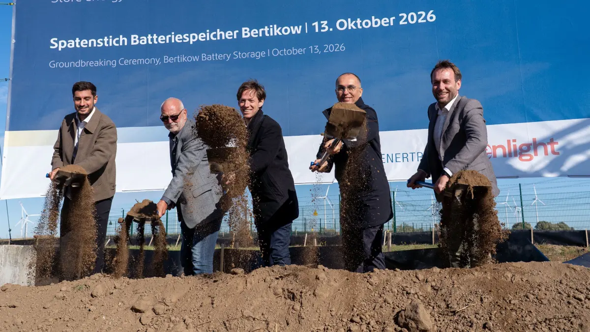 Batteriespeicher: Bertikow, 13.10.2026: Enertrag vollzog am 13. Oktober den symbolischen Spatenstich fpr den Bau eines Großbatteriespeichers am Umspannwerk Bertikow (Uckermark). v. l. : Simon Imhoff (Projektleiter), Peter Gehrhardt (Bürgermeister der übergeordneten Gemeinde Uckerfelde), Enertragvorstand Simon Hagedorn, Marko Lipscak (Enlight) und Wilhelm Kiewitt von 50 Hertz