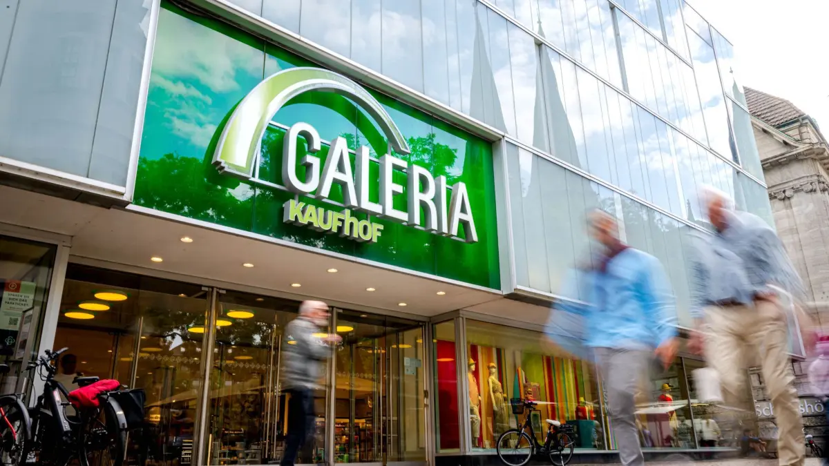 Galeria: ARCHIV - 30.05.2024, Niedersachsen, Oldenburg: Eine Filiale der Kaufhauskette Galeria in der Fußgängerzone. (zu dpa: «Galeria-Beschäftigte erhalten Insolvenzgeld») Foto: Sina Schuldt/dpa +++ dpa-Bildfunk +++