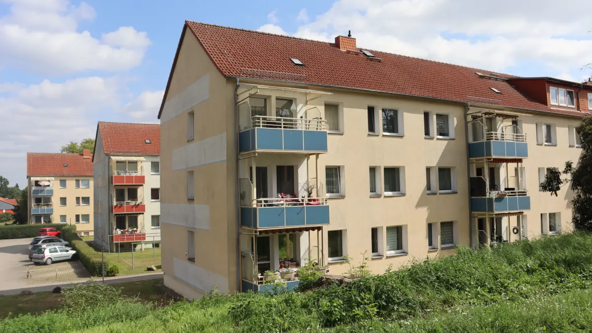 Zum kommunalen Wohnungsbestand der MWG in Müncheberg gehören nicht nur etliche größere Wohnblicks in der Innenstadt, sondern auch einzelne Immobilien in den dörflichen Ortsteilen. Die Herausforderungen sind vielfältig.