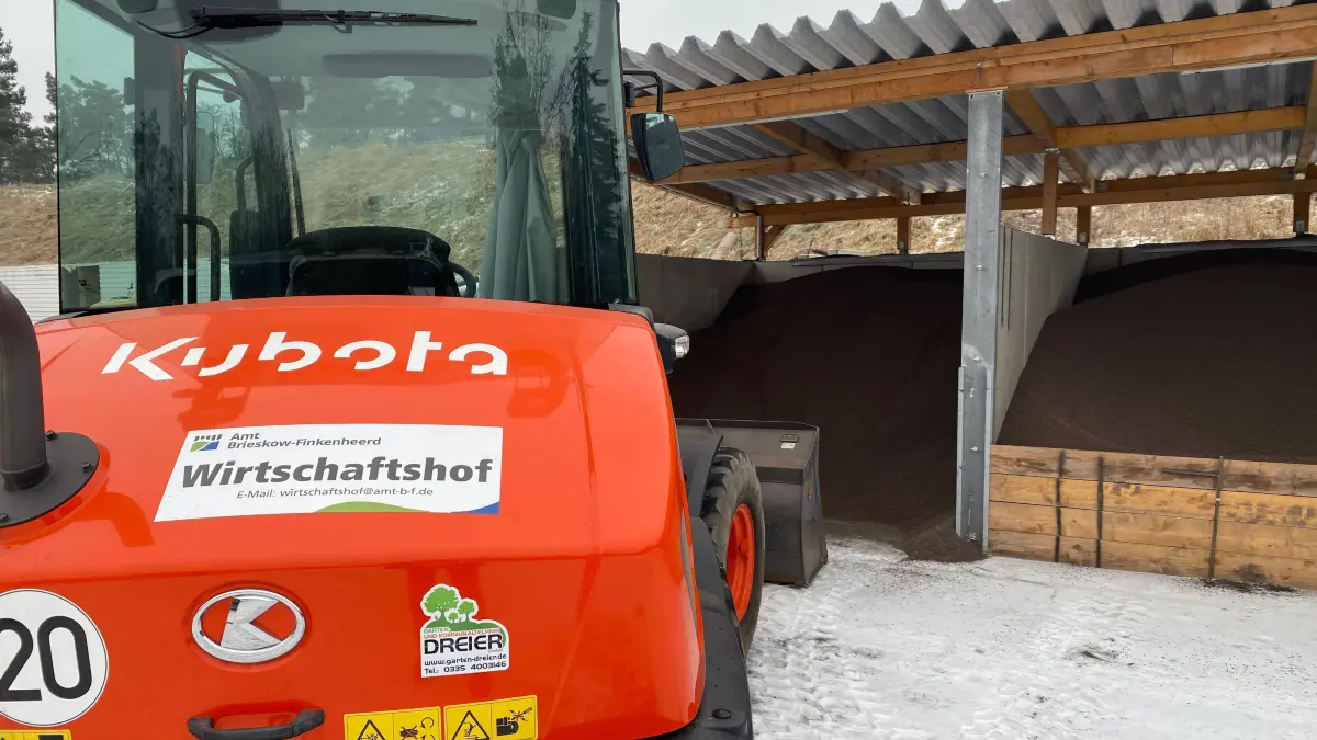 Gehört zu den Aufgaben des Wirtschaftshofes: der Winterdienst. Dafür steht eigene Technik für den gesamten Bereich des Amtes Brieskow-Finkenheerd zur Verfügung.