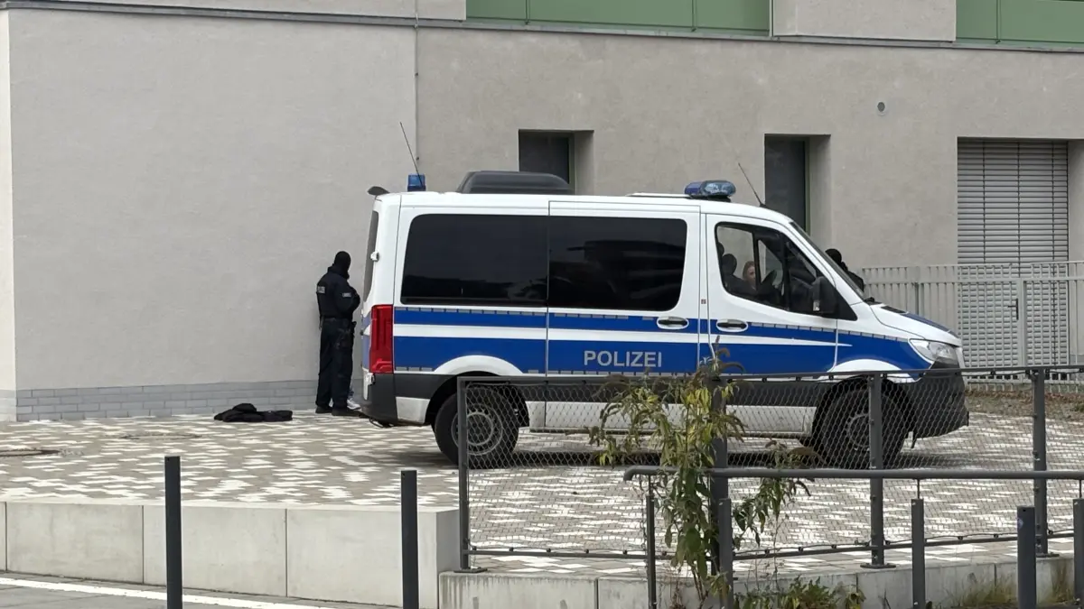 Einsatz der Polizei an der Hutten-Oberschule in Frankfurt (Oder) am Donnerstag, 15. Oktober