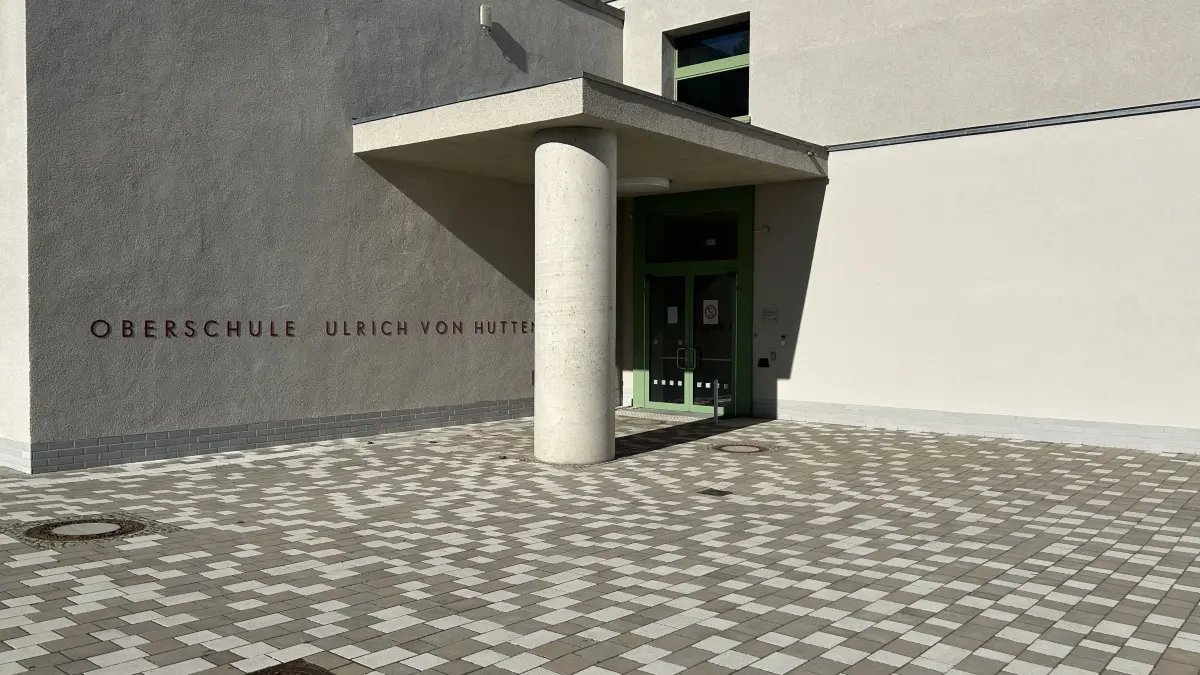 Ein Eingang an der Hutten-Oberschule in Frankfurt (Oder)