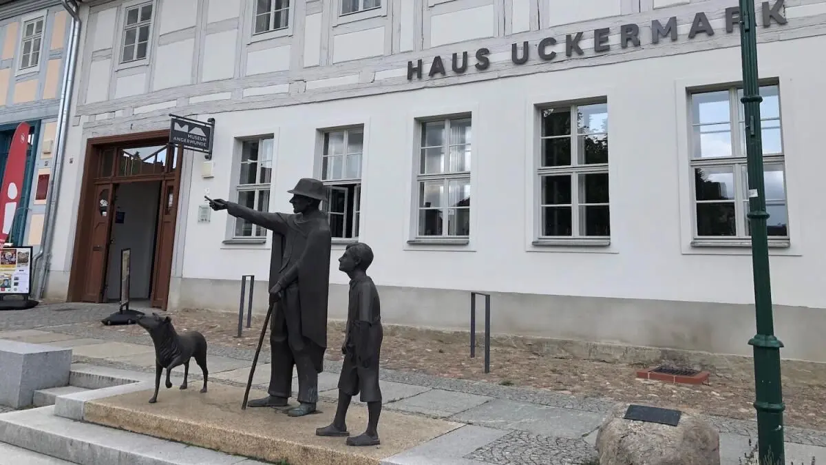 Das PopUp Kulturcafé Angermünde lädt am 21. Oktober zum Filmabend „The Farewell“ ins Haus Uckermark ein.