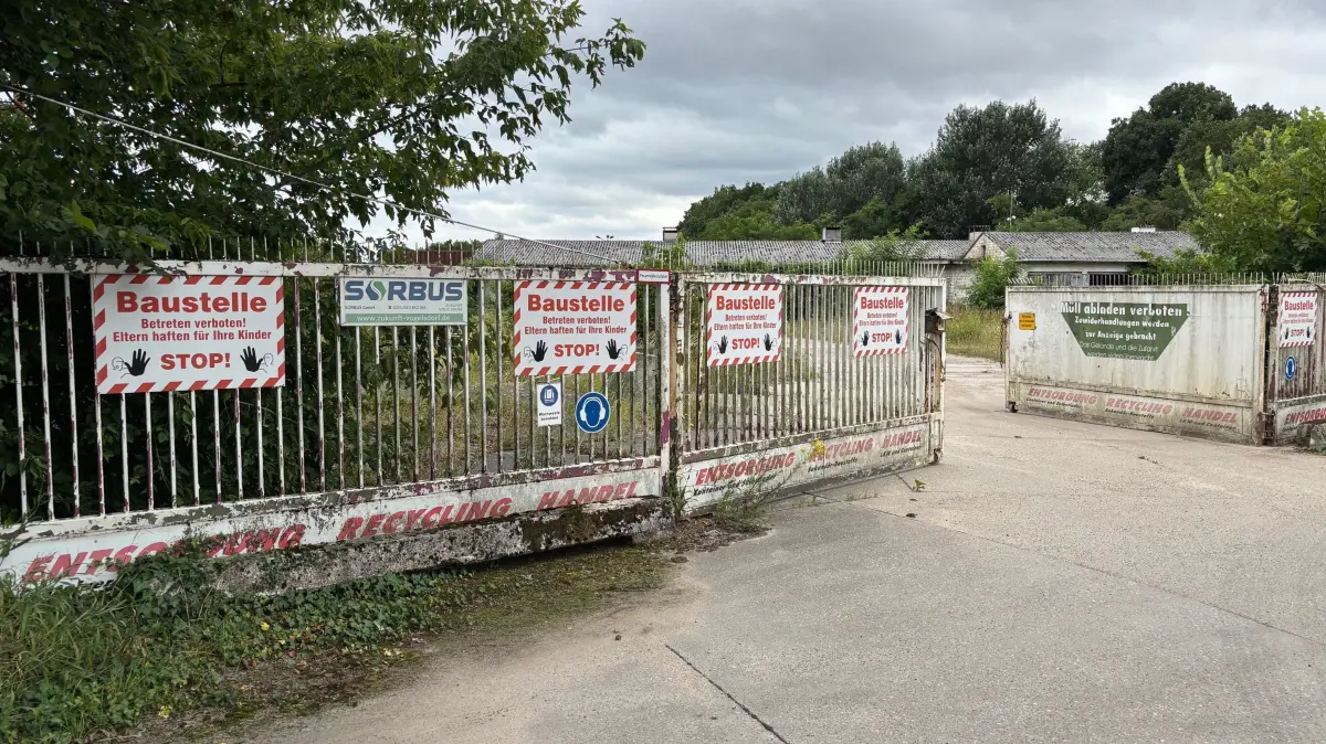 Eingang zur "illegalen Mülldeponie" in Vogelsdorf