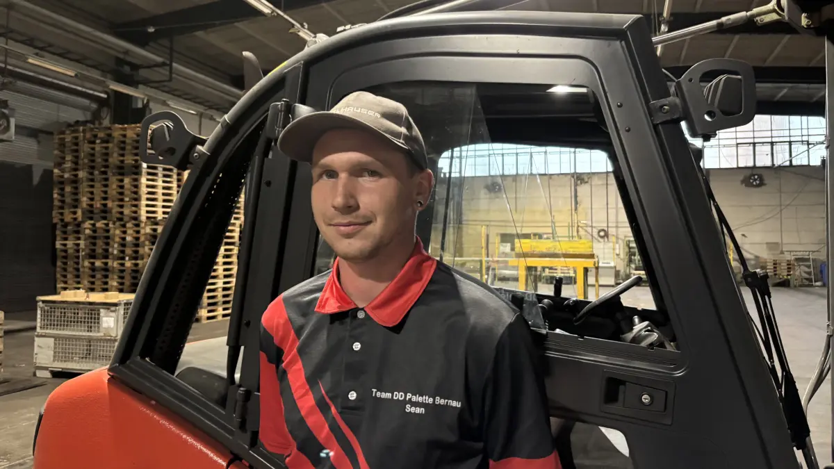 Sean David Kowatzki ist Staplerfahrer bei der Firma DD Palette aus Biesenthal. Sein Können wird er nun bei der Weltmeisterschaft in Aschaffenburg unter Beweis stellen.