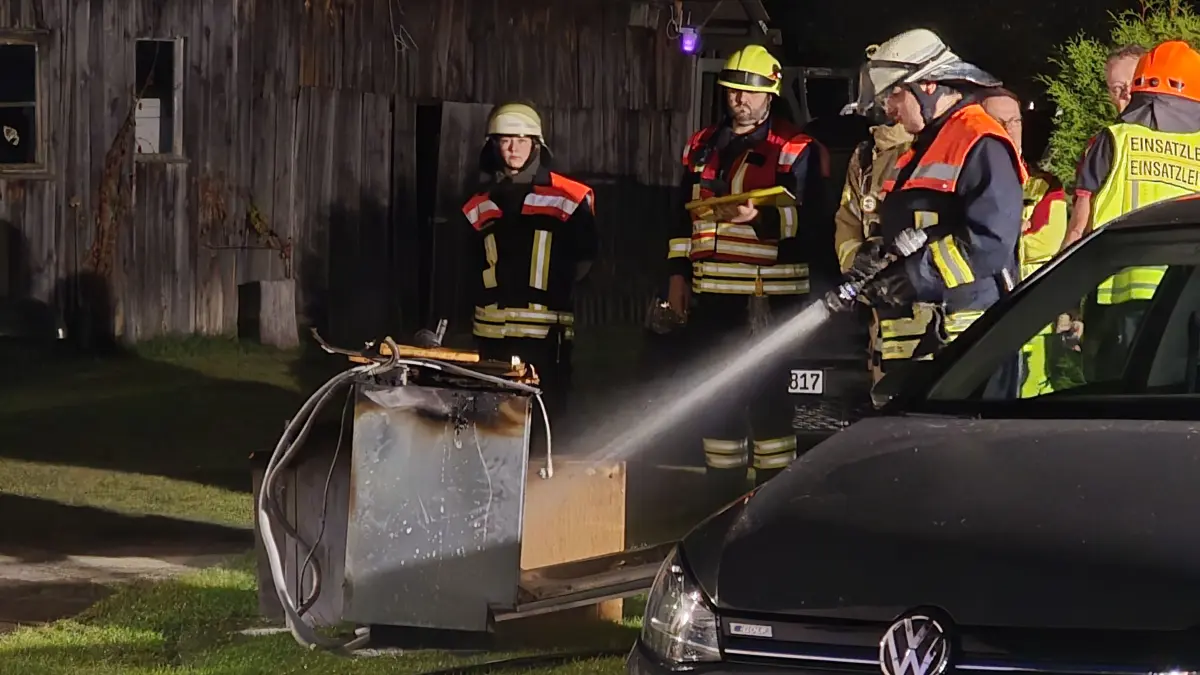 Einsatzkräfte der Freiwilligen Feuerwehr Berkenbrück mussten am Wochenende eine Spülmaschine löschen, die in einer Küche Feuer in Neubrück gefangen hatte.