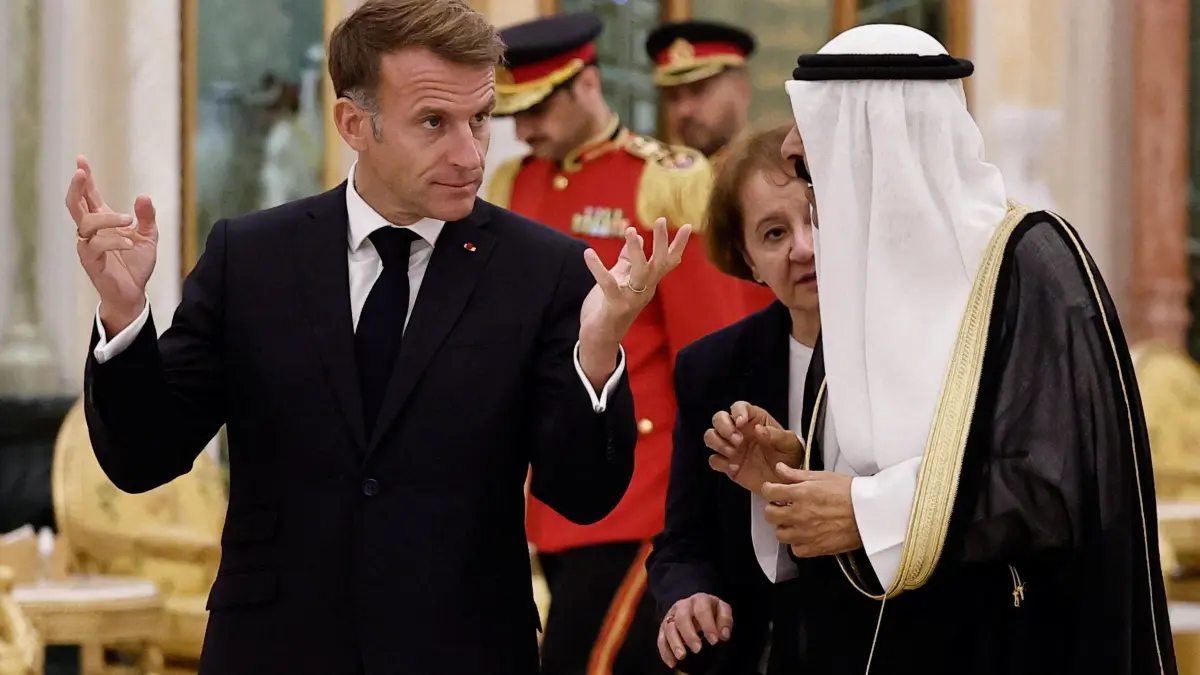 KUWAIT-FRANCE-POLITICS-DIPLOMACY: French President Emmanuel Macron (C-L) walks with the Emir of Kuwait Sheikh Meshal Al-Ahmad Al-Jaber Al-Sabah at Bayan Palace in Kuwait City, in Kuwait City on October 19, 2026. The French president arrived in Kuwait on October 19, beginning a tour of four Gulf countries, Kuwait, UAE, Bahrain and Qatar. (Photo by Benoit Tessier / POOL / AFP)