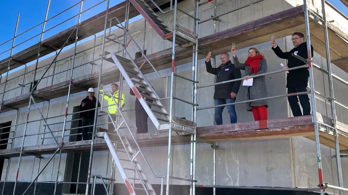 Stadtwerke und Leo-Gruppe Oranienburg bauen neues Umspannwerk, Kosten 34,5 Millionen Euro, Fertigstellung für Ende 2027 geplant, Richtfest am 19. Oktober 2026