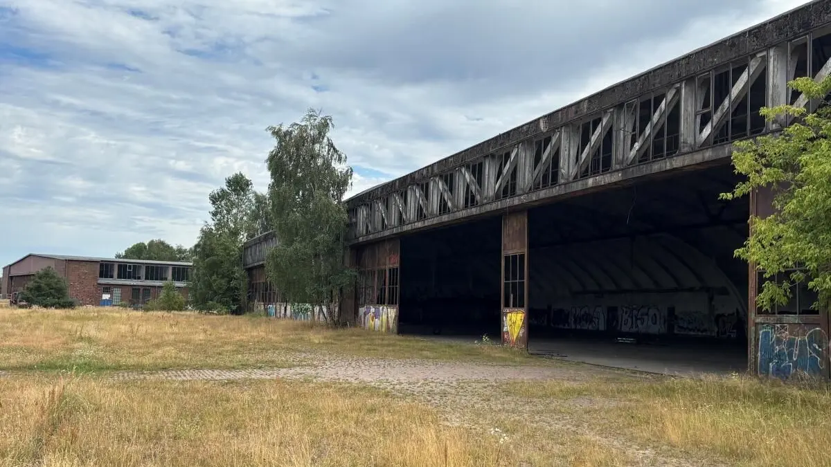 Hangar auf dem Flugplatz Werneuchen
