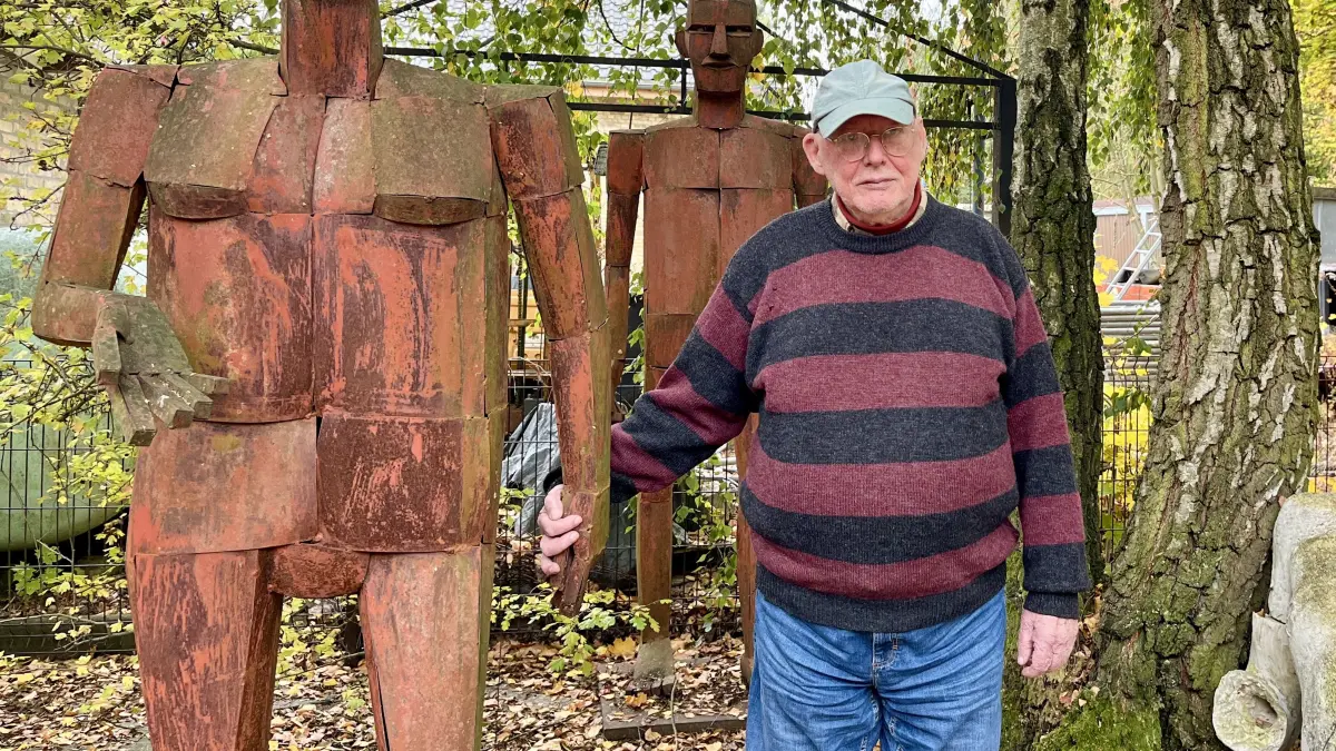 Rainer Muhrbeck im Garten seines Hauses in Mühlenbeck.