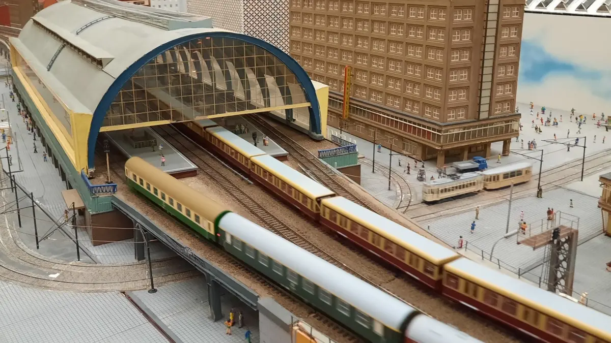 Eine große Modellbahnschau lockt dieses Wochenende erneut ins Bürgerhaus Neuenhagen. An beiden Tagen sind mehrere imposante Anlagen zu bestaunen. (Archivbild)