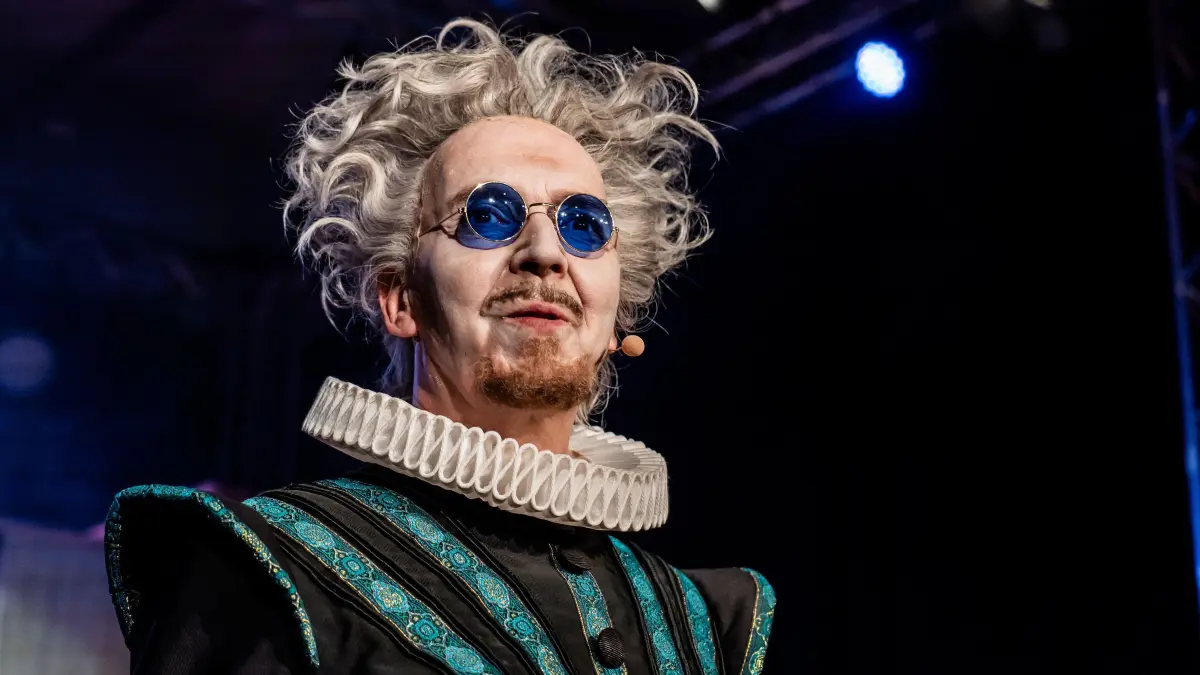Uwe Schmiedel als William Shakespeare, März 2026. Musicalkomödie nach dem Stück „Es war die Lerche“