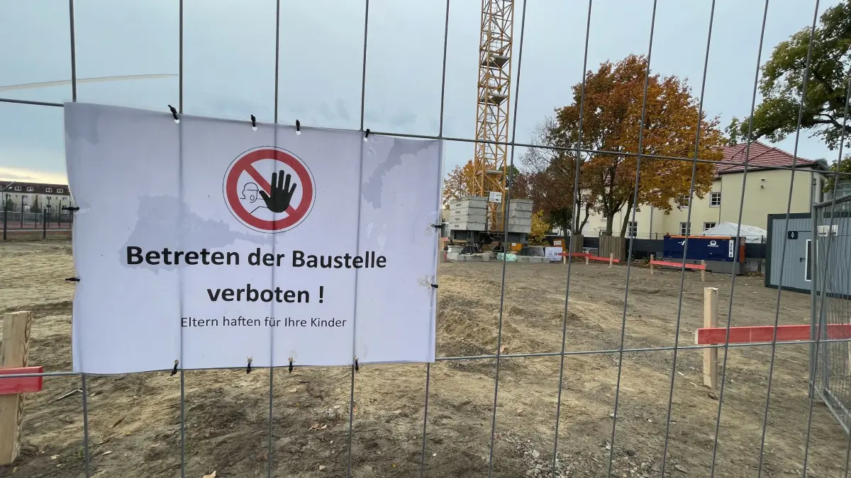 In der Willy-Brandt-Straße 14 in Oranienburg entstehen durch einen privaten Bauherrn 27 Mietwohnungen, Wohnungen zur Miete, direkt am Bahnhof und am Runge-Gymnasium, die Fertigstellung ist für April 2028 geplant