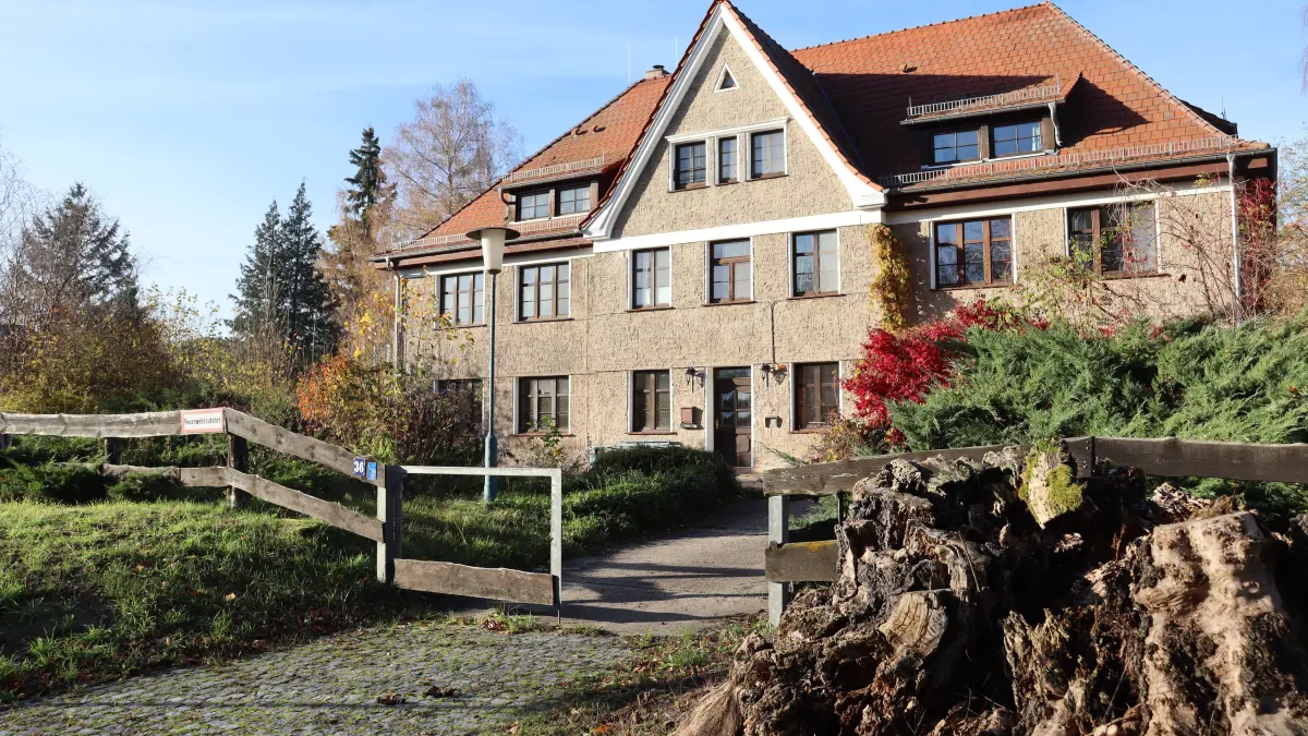 Fast fünf Jahre ist die Buckower Jugendherberge schon Geschichte. Potenziell bietet das große kommunale Gebäude aber vielfältige Möglichkeiten einer neuen Nutzung. Wie soll es weitergehen?