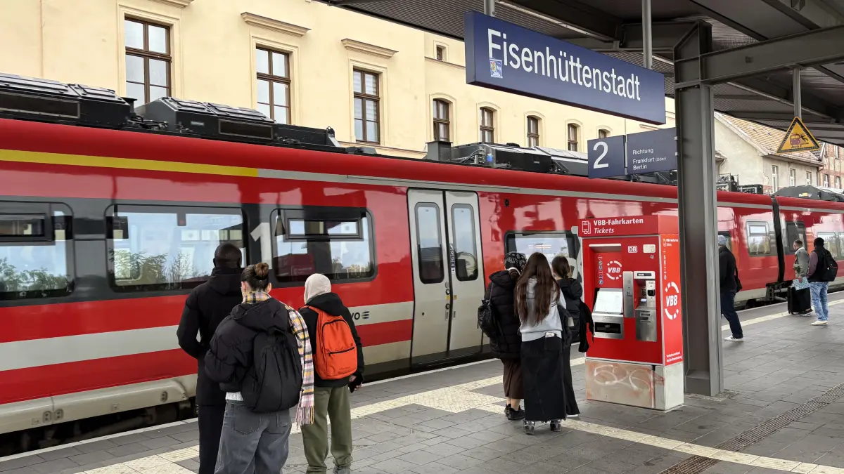 Der Fahrplanwechsel am 13. Dezember 2026 bringt Vorteile für Bahnreisende von und nach Eisenhüttenstadt. Berlin und Frankfurt (Oder) werden besser angebunden.