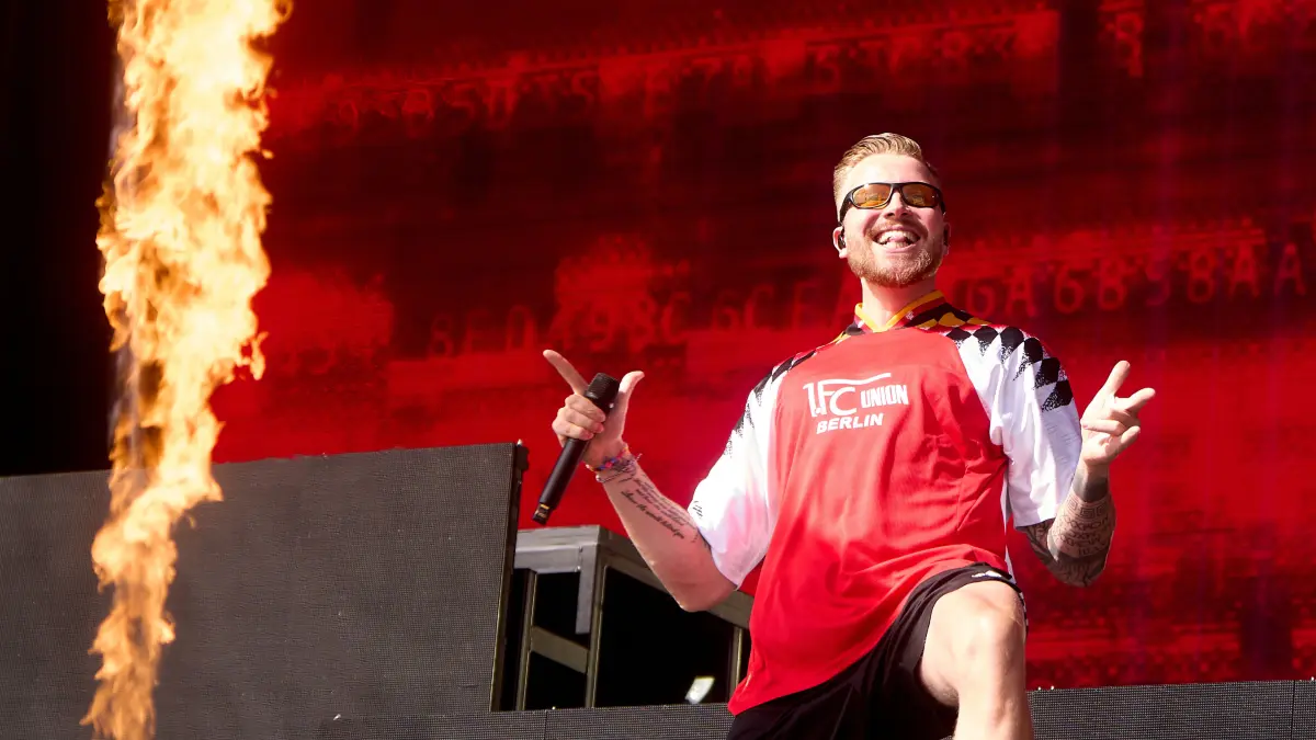 Der Rapper Finch tritt beim Festival Rock am Ring auf der Utopiastage auf. +++ dpa-Bildfunk +++